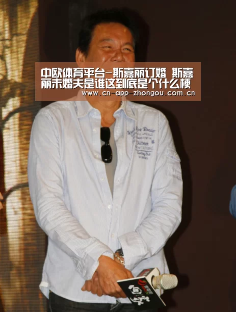 中欧体育平台-斯嘉丽订婚 斯嘉丽未婚夫是谁这到底是个什么梗?(图1) 中欧体育官网